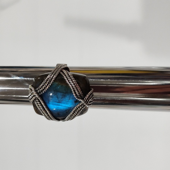 Labradorite & Sterling Silver Ring in size 7 - Picture 7 of 8